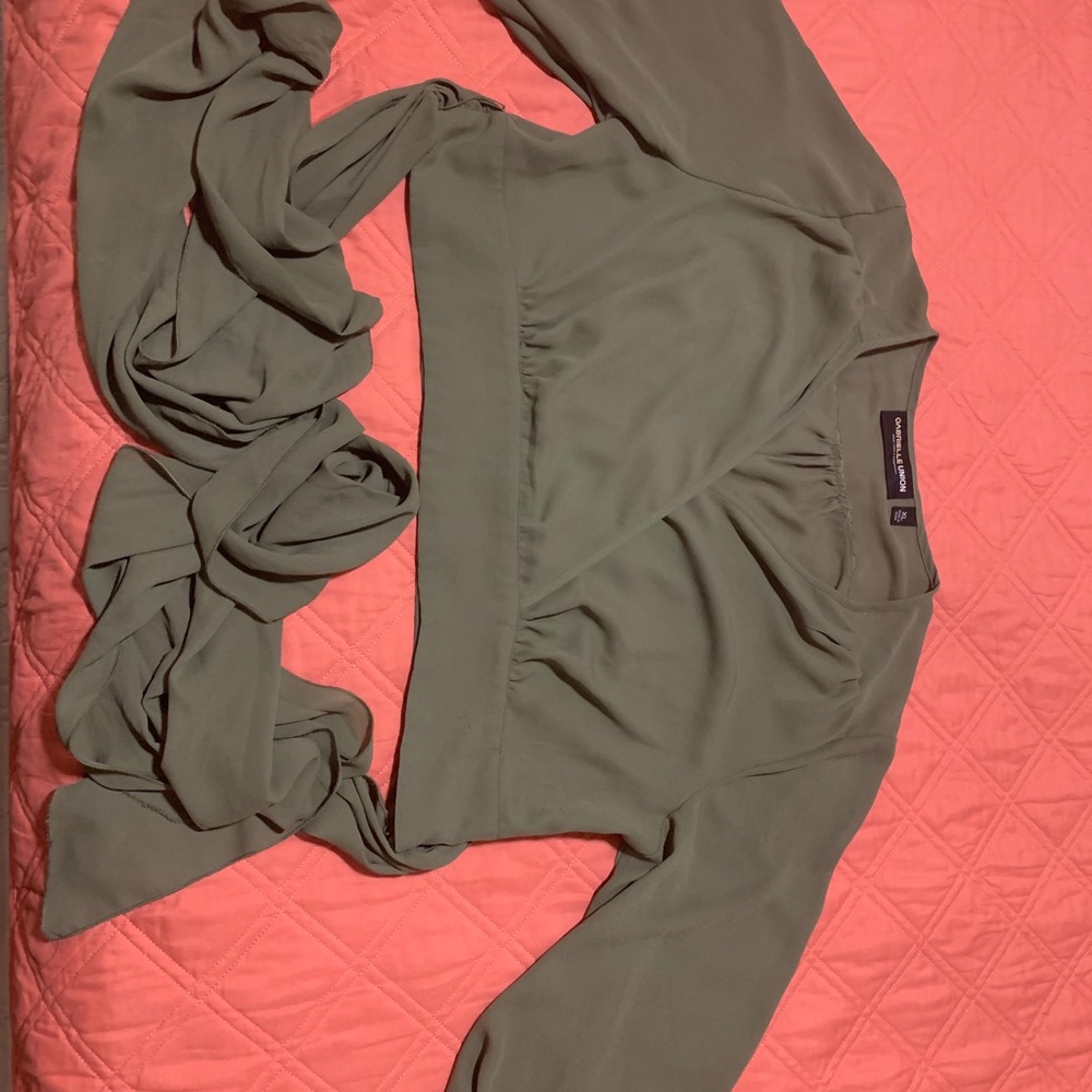 Blouse (runs small)( Worn once)